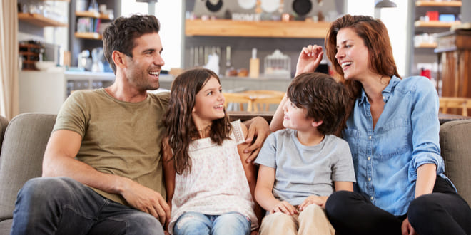 La importancia de la comunicación entre padres e hijos Familia