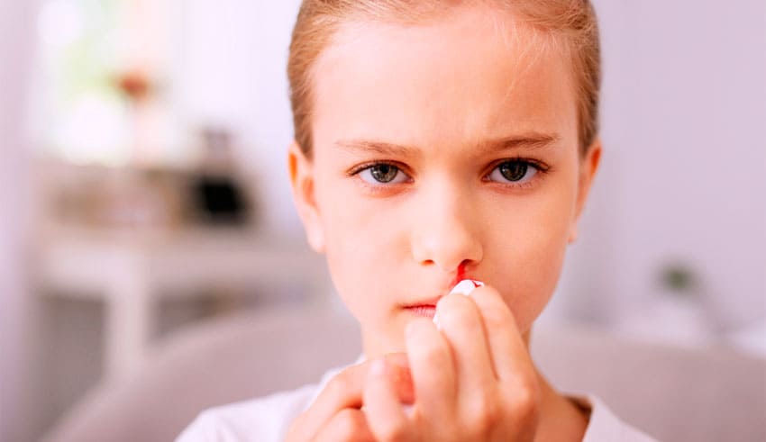 Causas y tratamientos para el sangrado nasal en los niños