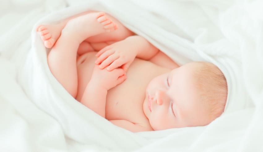 Enfermera enseña en redes cómo dormir a los bebés