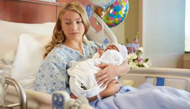 A los bebés y a las familias les afecta la depresión perinatal de las madres: declaración de política de la AAP