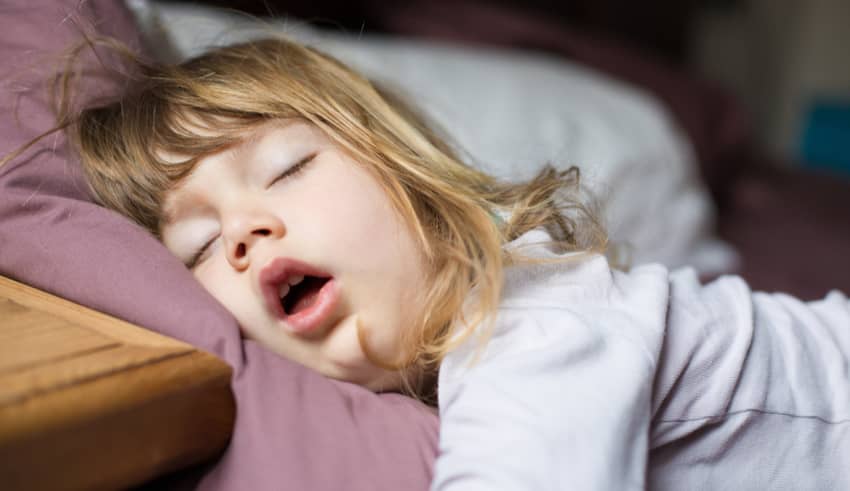 La verdadera razón de por qué los niños hablan en sueños