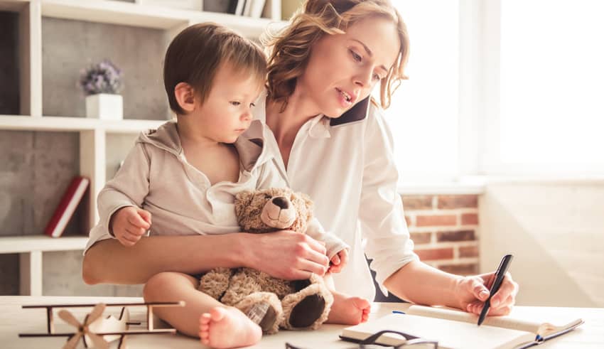 Ser madre equivale a tener dos trabajos y medio, según un estudio
