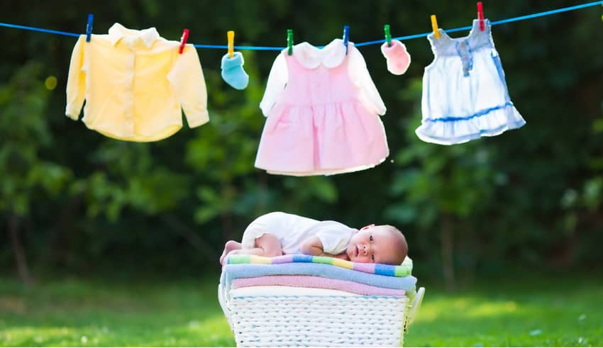 Por qué no todos los detergentes son buenos para lavar la ropa de tu bebé