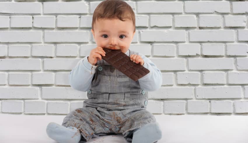 10 alimentos prohibidos para los bebés antes de los 2 años