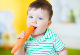 Baby-led Weaning: Beneficios de dejar comer sólo a tu pequeño mediante la alimentación autorregulada