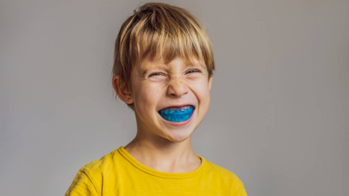 Tu hijo/a rechina los dientes cuando está durmiendo?